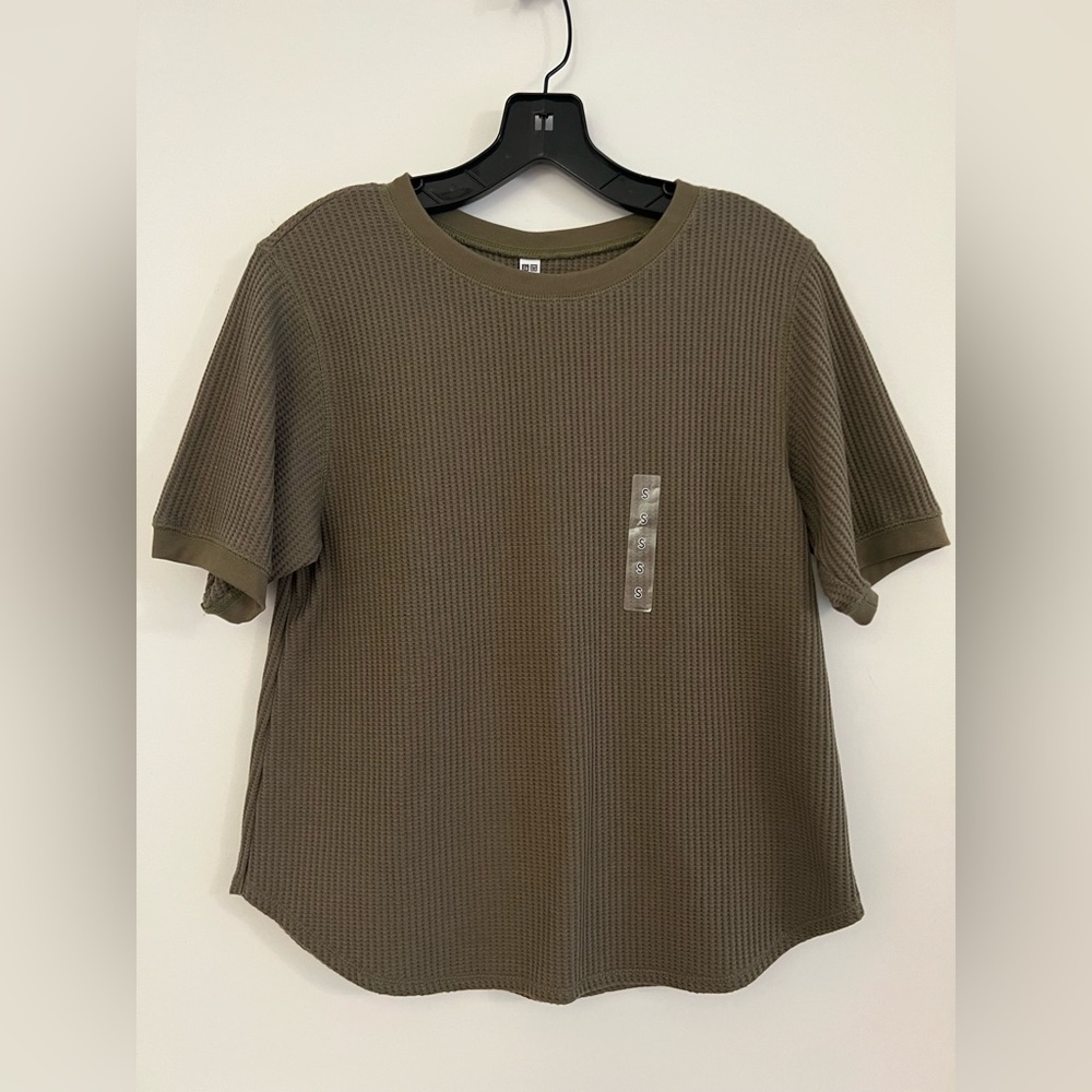 Uniqlo olive green waffle crew neck
